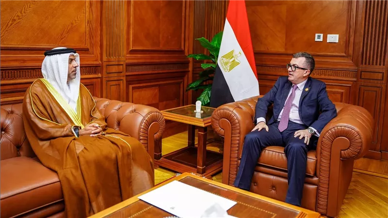 وزير التخطيط والسفير الإماراتي يبحثان دعم التعاون الاقتصادي وخدمات المدفوعات الإلكترونية