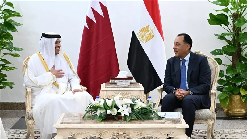 رئيس الوزراء يستقبل نظيره القطري لبحث سبل تعزيز التعاون المشترك في المجالات المختلفة