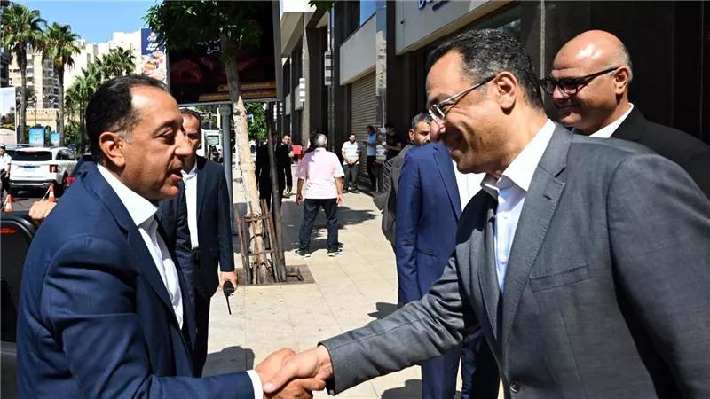 مدبولي يتفقد كبرى شركات التعهيد بالإسكندرية ويؤكد فرص نمو الاقتصاد المصري