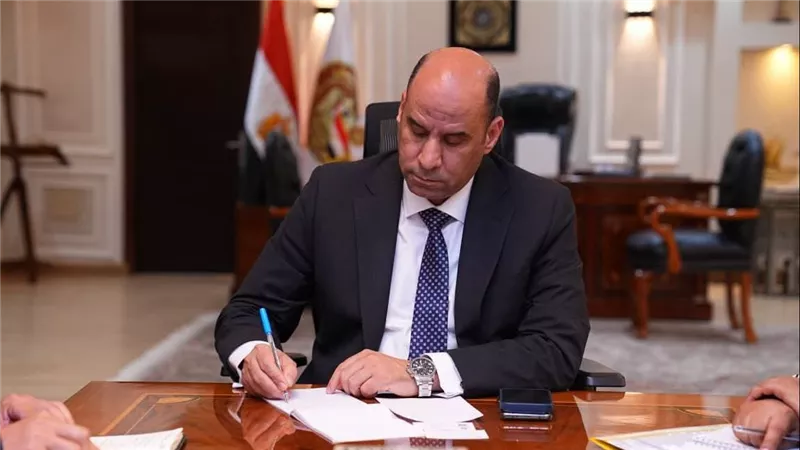 وزارة العمل تبدأ صرف منحة المولد النبوي للعمالة غير المنتظمة.. 1500 جنيه لـ249 ألف عامل