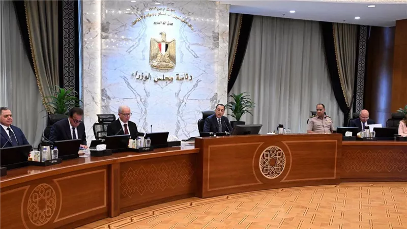 مجلس الوزراء يوافق على قرارات جديدة لدعم التعليم والاستثمار وتطوير الخدمات والنقل بمصر