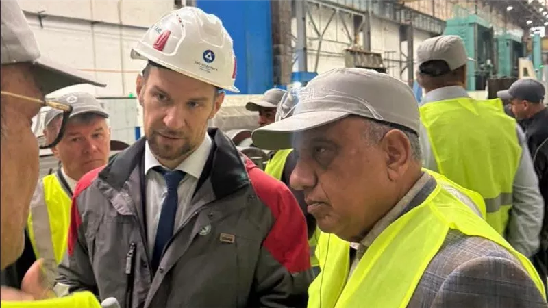 خلال زيارته الرسمية لروسيا وزير الكهرباء يتفقد مصنعاً تابعاً لروساتوم للمفاعلات النووية الصغيرة