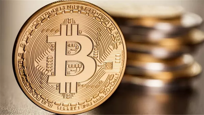 تراجع البيتكوين دون مستويات 78 ألف دولار مسجلاً خسائر يومية بنحو 2.4%