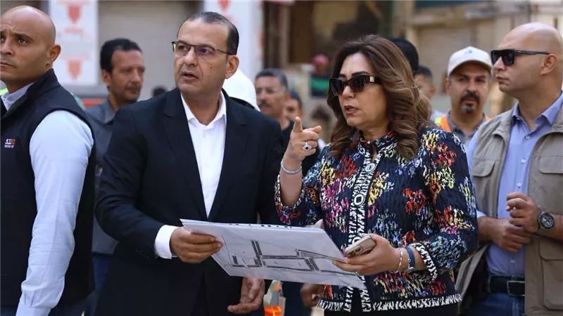وزيرة التنمية المحلية والبيئة تتفقد تنفيذ المرحلة الثانية لتطوير سوق العتبة بالقاهرة
