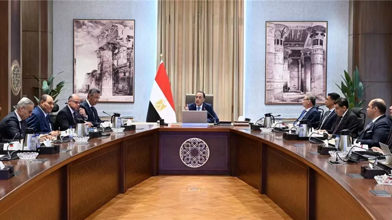 رئيس الوزراء يكلف بالتوسع في معارض السلع وأسواق اليوم الواحد لضبط الأسعار