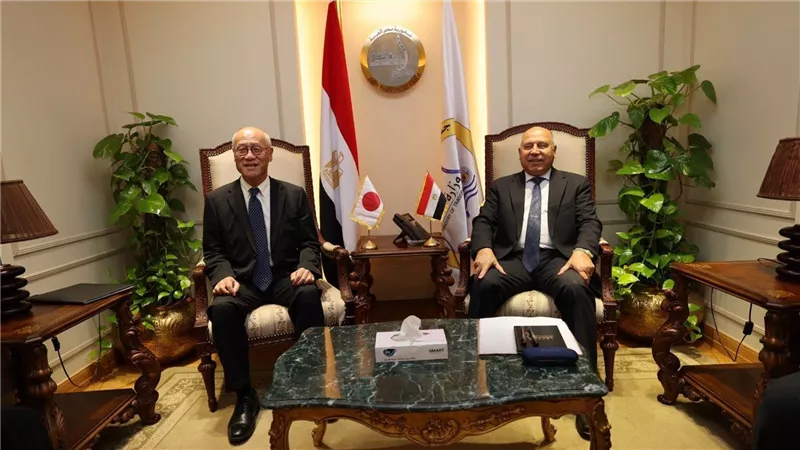 وزير النقل يبحث مع سفير اليابان تعزيز التعاون ومتابعة تنفيذ المرحلة الأولى