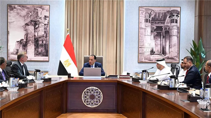 رئيس الوزراء يبحث مع مسؤولي الفجيرة استكمال مشروع تخزين وتداول البترول بالعلمين الجديدة