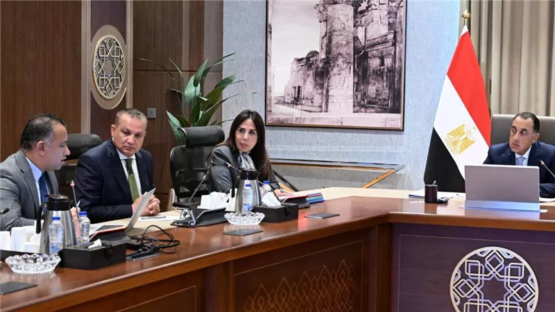 رئيس الوزراء يتابع خطط تطوير التنمية السياحية وتعظيم الاستثمارات بالساحل الأحمر وسيناء والفيوم