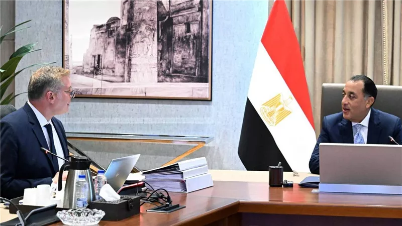 رئيس الوزراء يبحث مع وزير البترول تأمين الطاقة وزيادة الإنتاج وتنمية الاكتشافات الجديدة