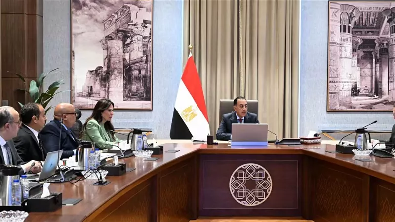 رئيس الوزراء يتابع جهود ضبط وتنظيم السوق العقارية تنفيذا لتكليفات فخامة رئيس الجمهورية