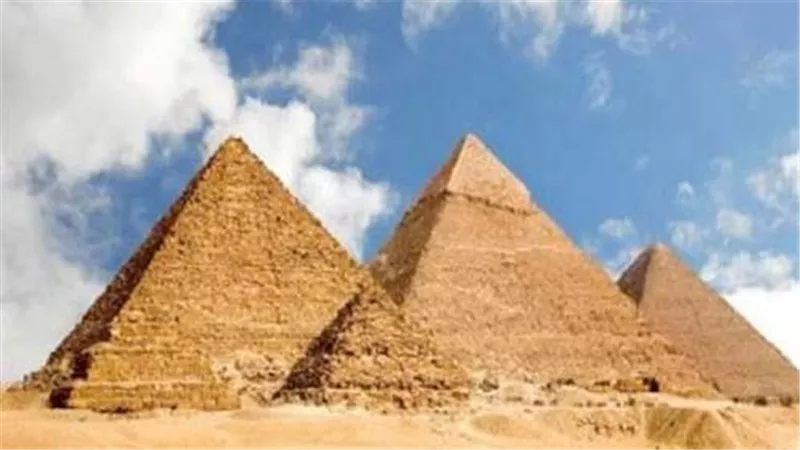 أهرامات الجيزة تستضيف النسخة السادسة من المعرض الدولي «الأبد هو الآن» نوفمبر القادم