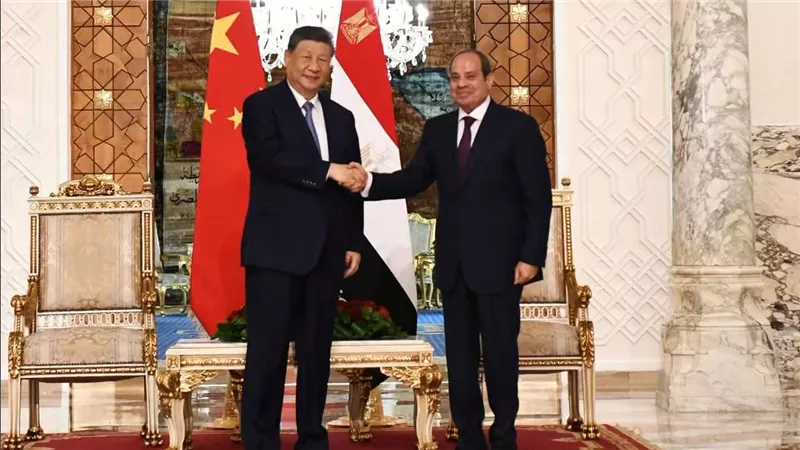 السيسي وشي جينبينج يبحثان تعزيز الشراكة المصرية الصينية وتطورات الأوضاع الإقليمية