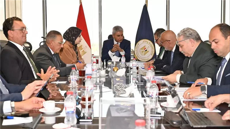 وزير السياحة يوجه بتنظيم مهرجان لحصاد الزيتون بمطروح والترويج له سياحيًا