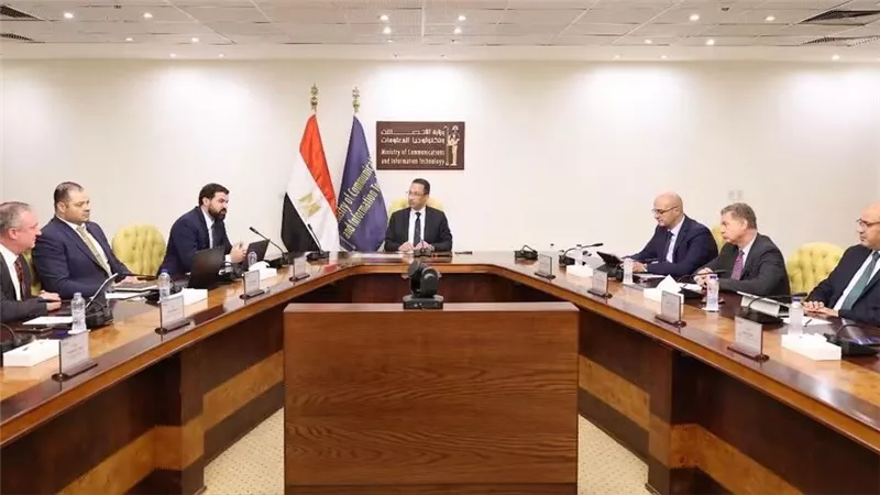 وزير الاتصالات يبحث إنشاء منطقة متكاملة لمراكز البيانات والذكاء الاصطناعي في مصر