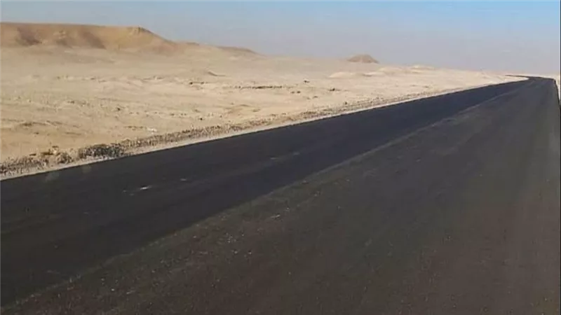 الطرق والكباري تنفي سوء حالة طريق قفط القصير وتؤكد استمرار أعمال التطوير