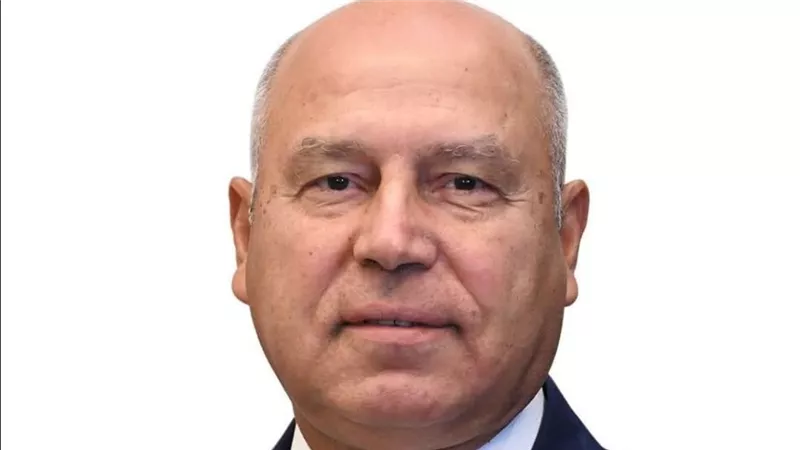 النقل تنفي وجود حسابات رسمية لكامل الوزير على فيسبوك وتحذر من الصفحات