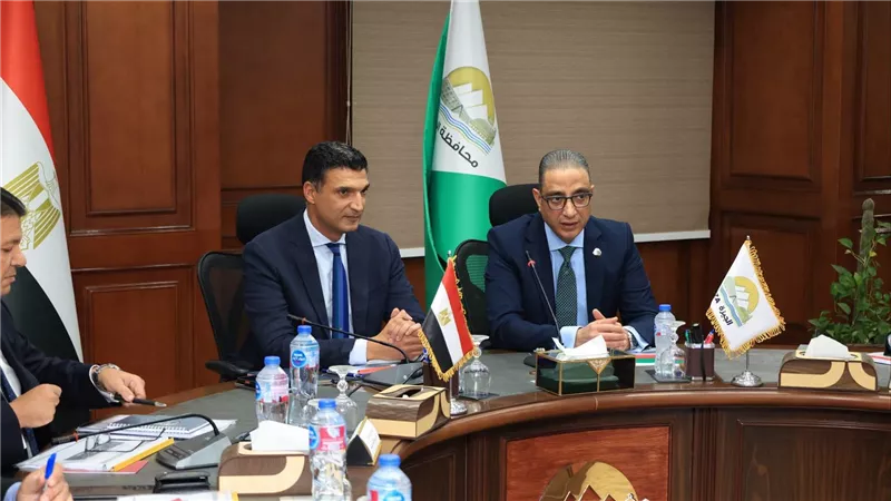 وزير الصناعة ومحافظ الجيزة يبحثان تقنين أوضاع المستثمرين بالمناطق الصناعية بجرزا وعرب أبوساعد