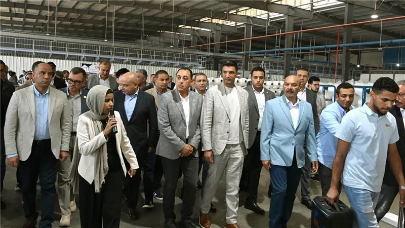رئيس الوزراء يفتتح مصنع 