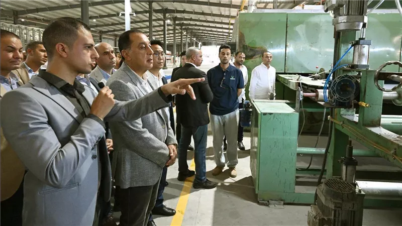 رئيس الوزراء يفتتح مصنع «فيفا ترف» لإنتاج النجيل الصناعي بالمنطقة الاقتصادية لقناة السويس  باستثمارات 4 ملايين دولار 
