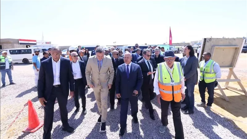 وزيرا النقل المصري والفرنسي يتفقدان مجمع ألستوم ببرج العرب ويبحثان مستجدات الخط السادس للمترو