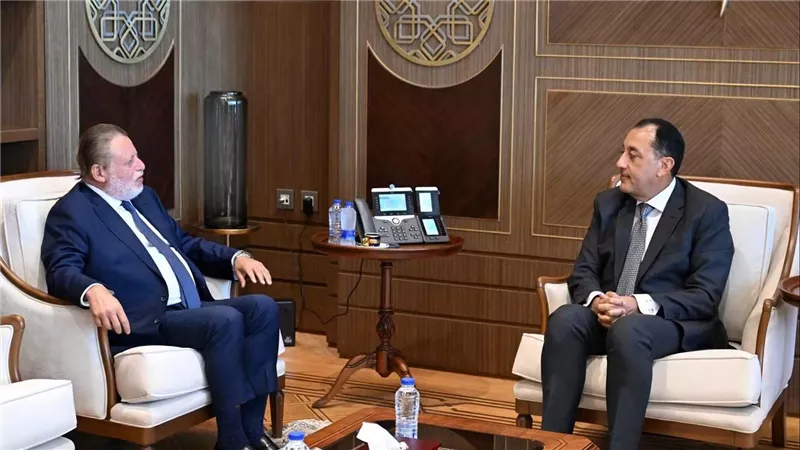 مدبولي ومحافظ البنك المركزي يبحثان تعزيز الاحتياطي وزيادة التدفقات الدولارية