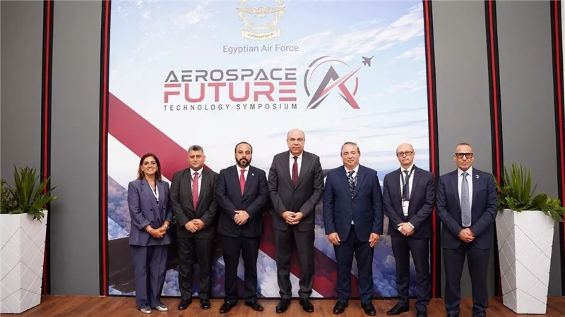 وزير الطيران يبحث مع رئيس مفوضية «LACAC» تعزيز التعاون والذكاء الاصطناعي بقطاع النقل الجوي