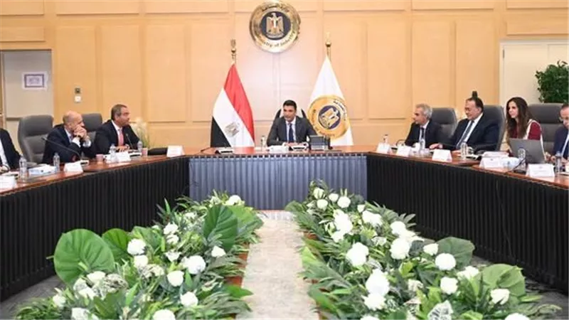 “خالد هاشم” يبحث مع الجمعية المصرية للاستثمار المباشر تمويل المصانع وتعزيز الاستثمارات الصناعية