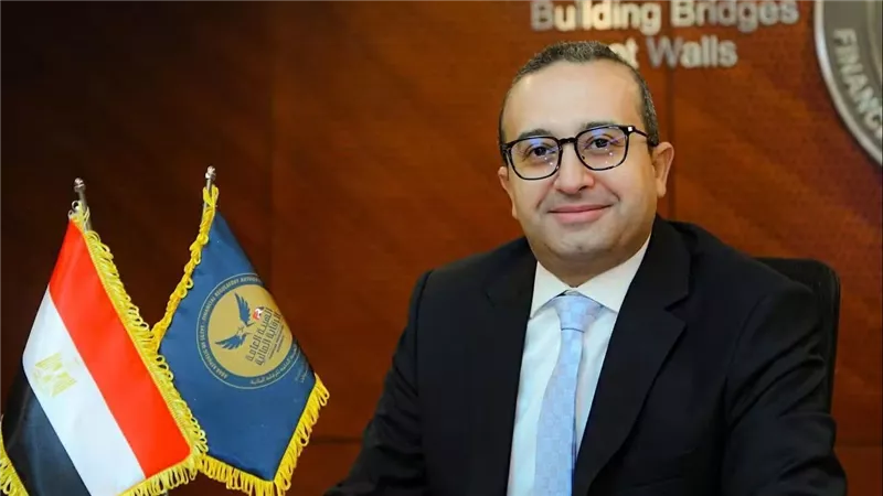 تجديد تعيين الدكتور محمد عبدالعزيز مساعدًا لرئيس الهيئة العامة للرقابة المالية لمدة عام
