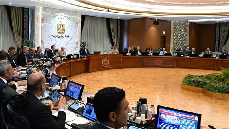 الحكومة تلغي القيد الزمني لصندوق الشهداء وتُمدد تقنين أوضاع الأجانب