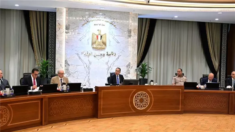 مدبولي يوجه المحافظات بزيادة الرقعة الخضراء ومنع قطع الأشجار