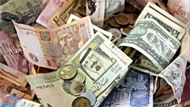 أسعار العملات اليوم في البنك الأهلي المصري.. الدولار يسجل 52.09 جنيه للبيع