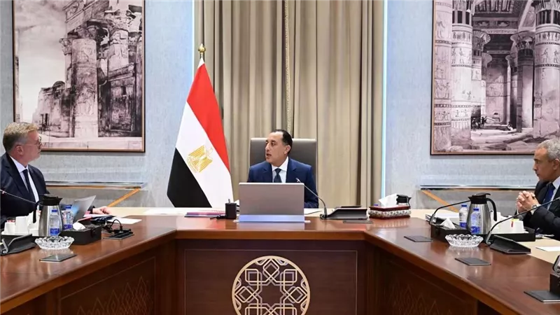 مدبولي يتابع مع وزير البترول تطورات الإنتاج وإمدادات الغاز والاستثمارات