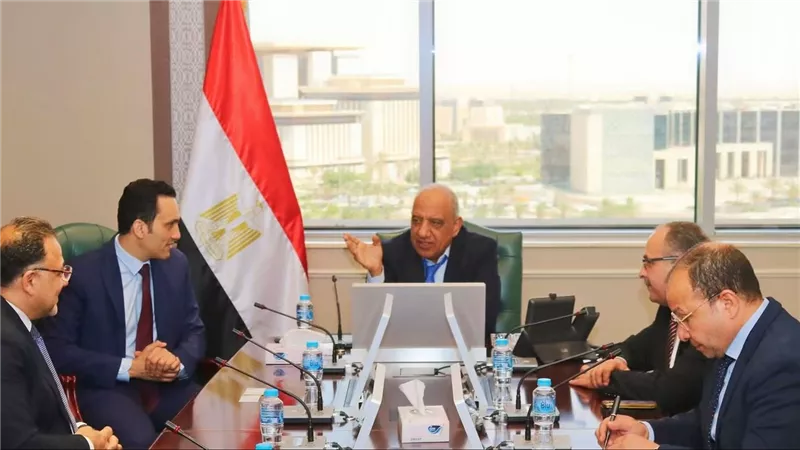 وزير الكهرباء يبحث مع شركة بلجيكية التعاون في تحلية مياه البحر ومعالجة المياه الجوفية