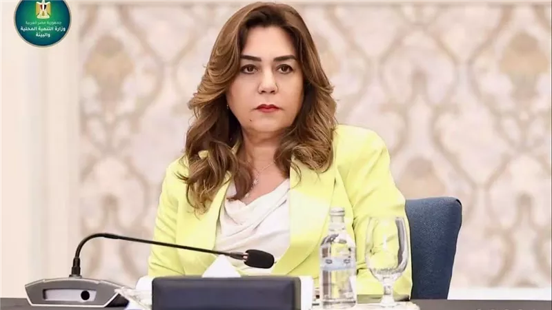 وزيرة التنمية المحلية والبيئة تنذر رئيسي حلوان والمعصرة بسبب تدهور النظافة