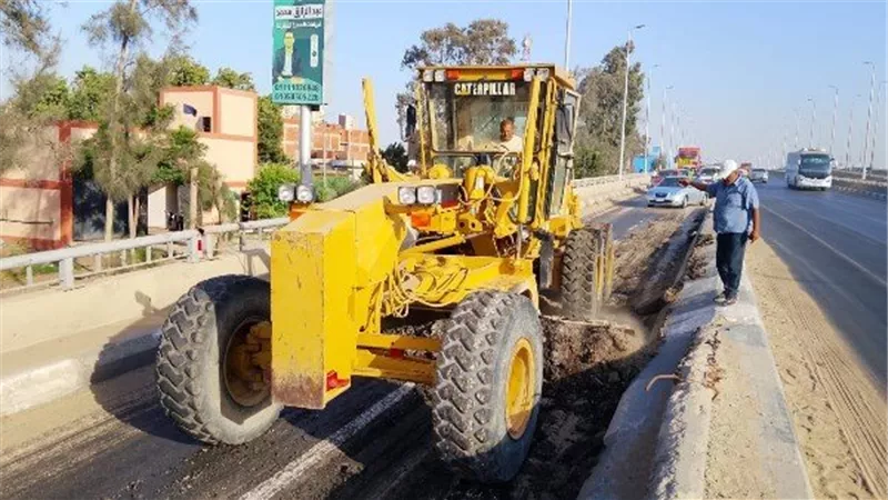 بعد تداول فيديو لتضرر الطريق.. الحكومة: إزالة الأسفلت المتضرر بإيتاي البارود وبدء أعمال الرصف