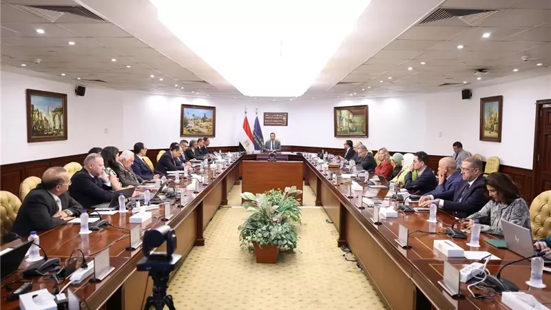 وزير الاتصالات: تكثيف الجهود لجذب استثمارات البنية التحتية للذكاء الاصطناعي ومراكز البيانات