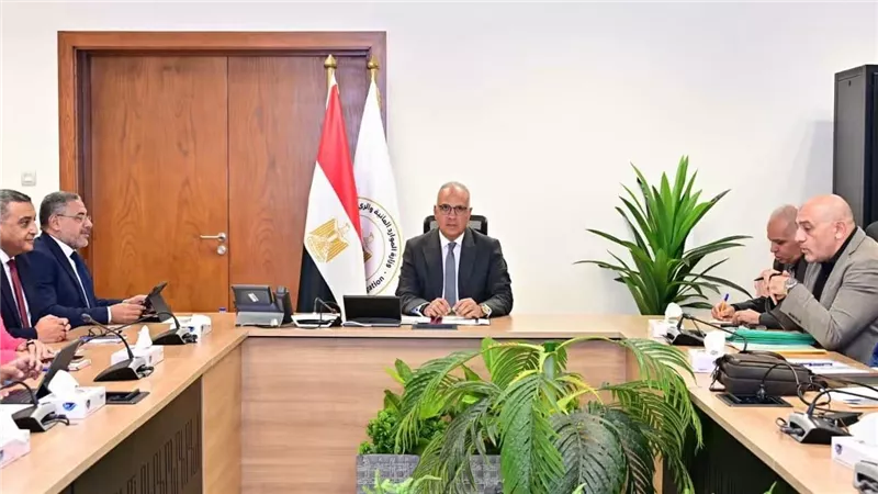 سويلم يتابع أداء المنظومة المائية ببني سويف والمنيا ويوجه بسرعة تنفيذ أعمال الحماية