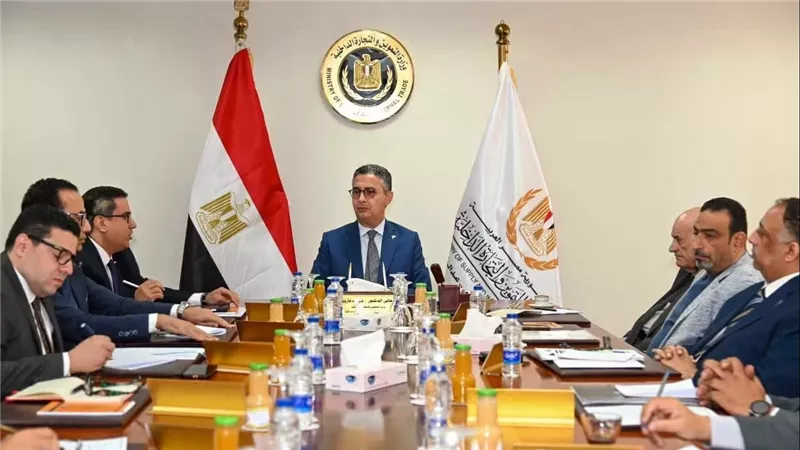 وزير التموين يبحث تكلفة الخبز السياحي والفينو واستقرار أسعار الدقيق الحر