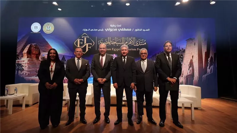 وزيرا السياحة والطيران يبحثان تعزيز تنافسية المقصد المصري وزيادة الحركة السياحية