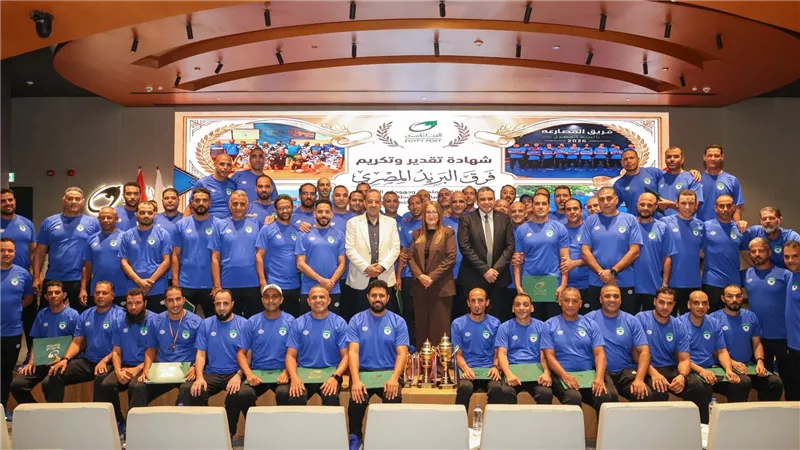 رئيس البريد تكرم الفرق الرياضية الفائزة في بطولة الشركات