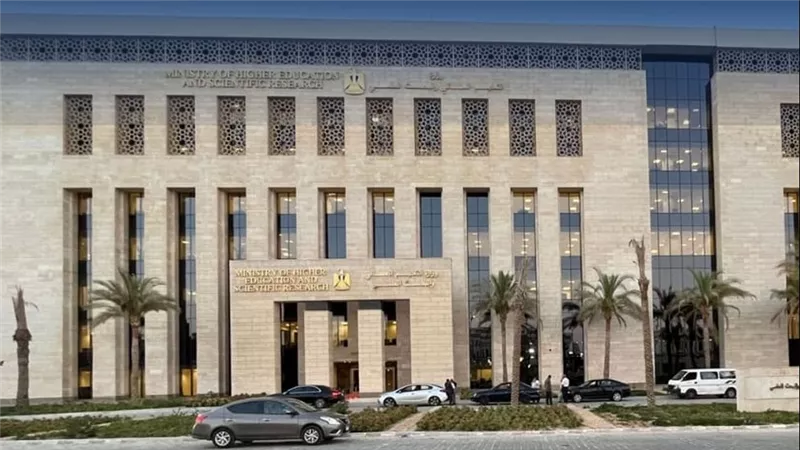 استغاثة رئاسية لطلاب الشهادات الدولية بشأن احتساب «العربية والتاريخ» في المجموع
