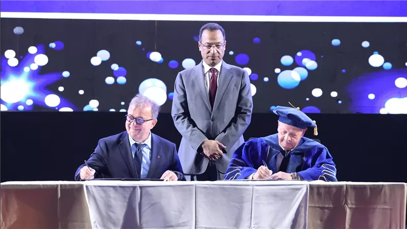 وزير الاتصالات يشهد تخريج دفعة جديدة من جامعة مصر للمعلوماتية وتوقيع 3 اتفاقيات مع جامعة فرنسية