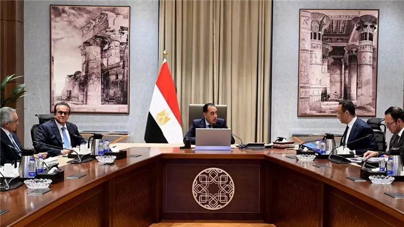 رئيس الوزراء يتابع استعدادات مؤتمر أكتوبر لعرض جهود «صحة المواطن» و«مصر الرقمية»