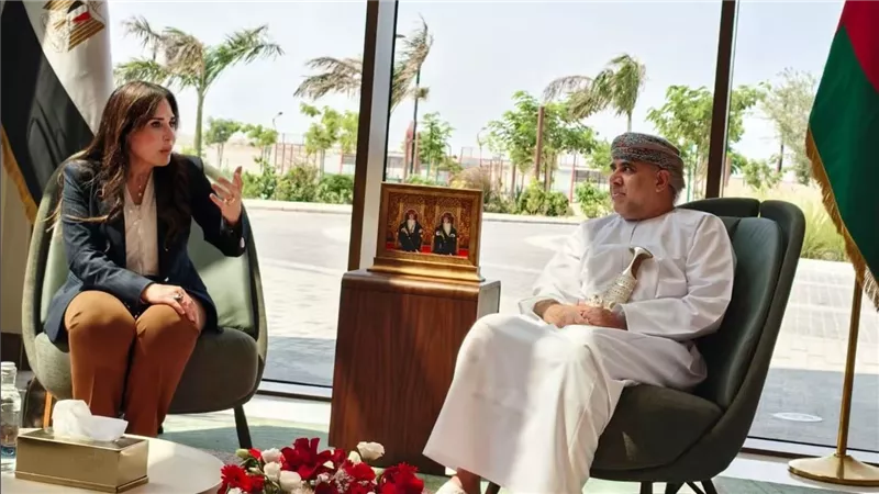 وزيرة الإسكان تستعرض تجربة مصر العمرانية مع نظيرها العُماني