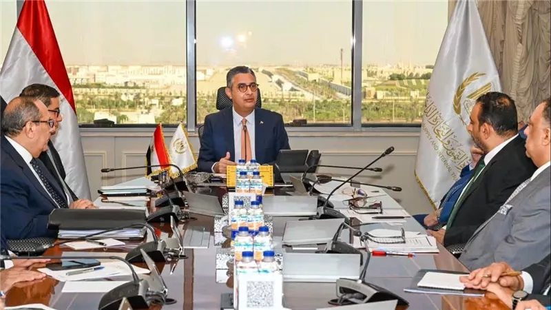 شريف فاروق: نتابع توافر الدقيق الحر وانتظام إنتاج الخبز الحر والفينو