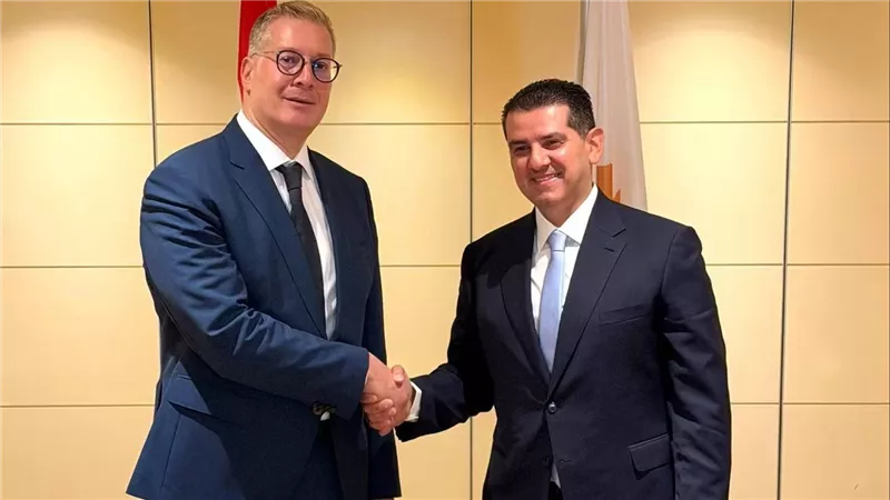 كريم بدوي يبحث مع وزير الطاقة القبرصي تسريع مشروعات ربط الغاز بمصر