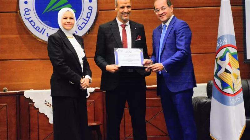 كجوك يكرم الفائزين بجوائز التميز المؤسسي بمصلحة الضرائب ويؤكد: التبسيط وتحسين الخدمات يعززان الثقة