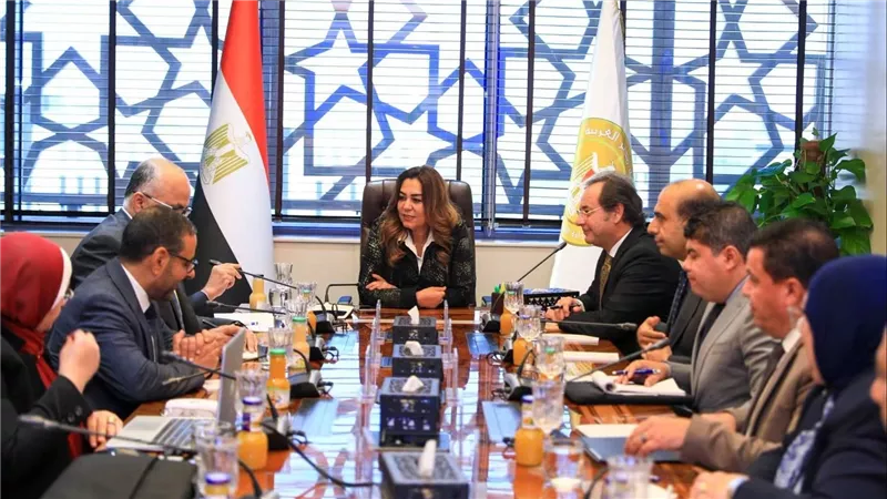 منال عوض تبحث إنشاء ذاكرة مؤسسية لوزارة التنمية المحلية والبيئة