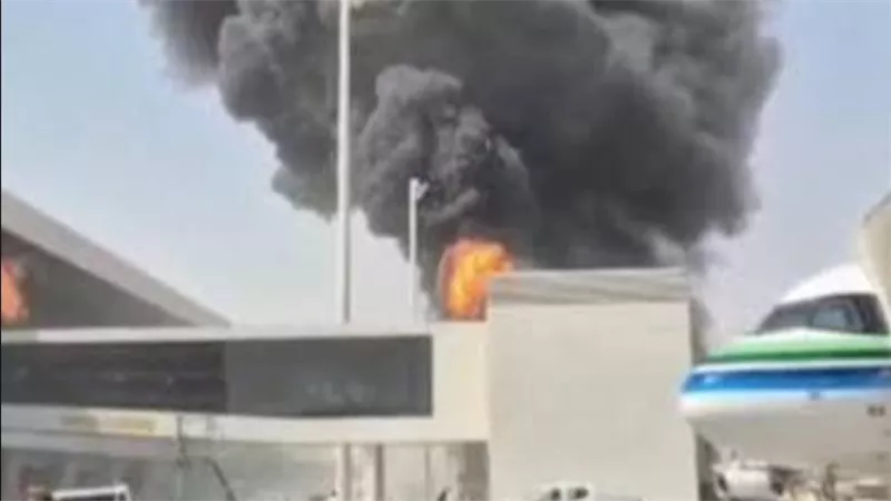 مقتل 3 سعوديين في اعتداءين على مطار الملك خالد بالرياض.. واستئناف حركة الطيران