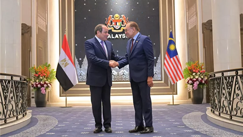 السيسي وأنور إبراهيم يتفقان على تعزيز الشراكة الاقتصادية ويحددان الربع الأول من 2027 موعدًا للجنة المشتركة